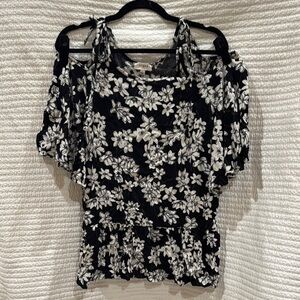 ! EUC Umgee Cold Shoulder Black and White Floral Short Sleeve Blouse !